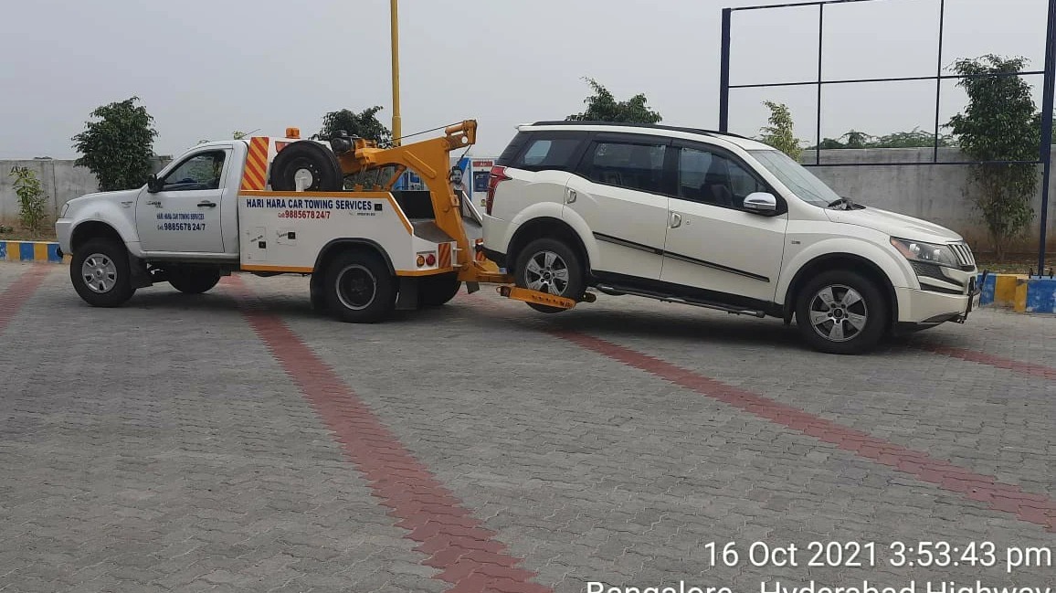 Zee Car Towing Services tow truck on the highway