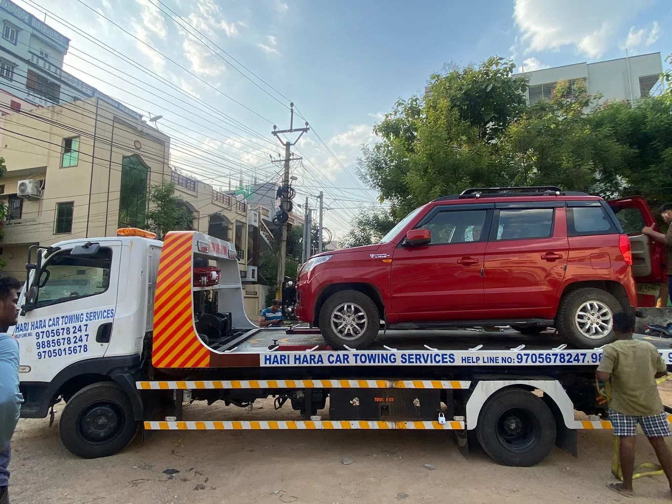 Car being towed in Miryalaguda
